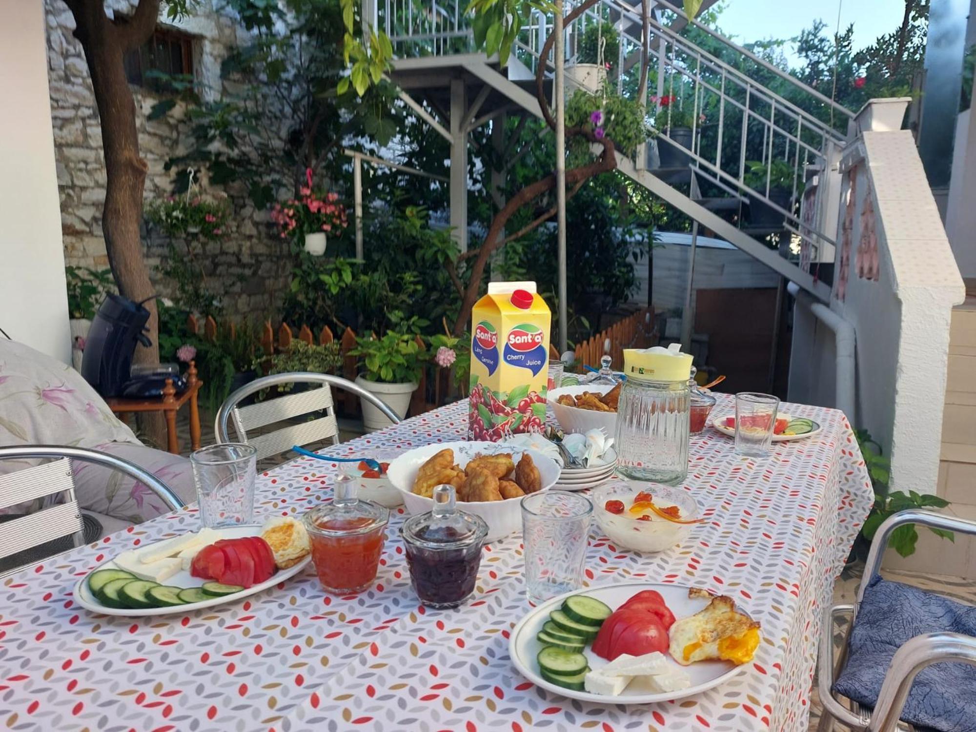 Ferienwohnung Gast Haus Bojaxhiu Berat Exterior foto