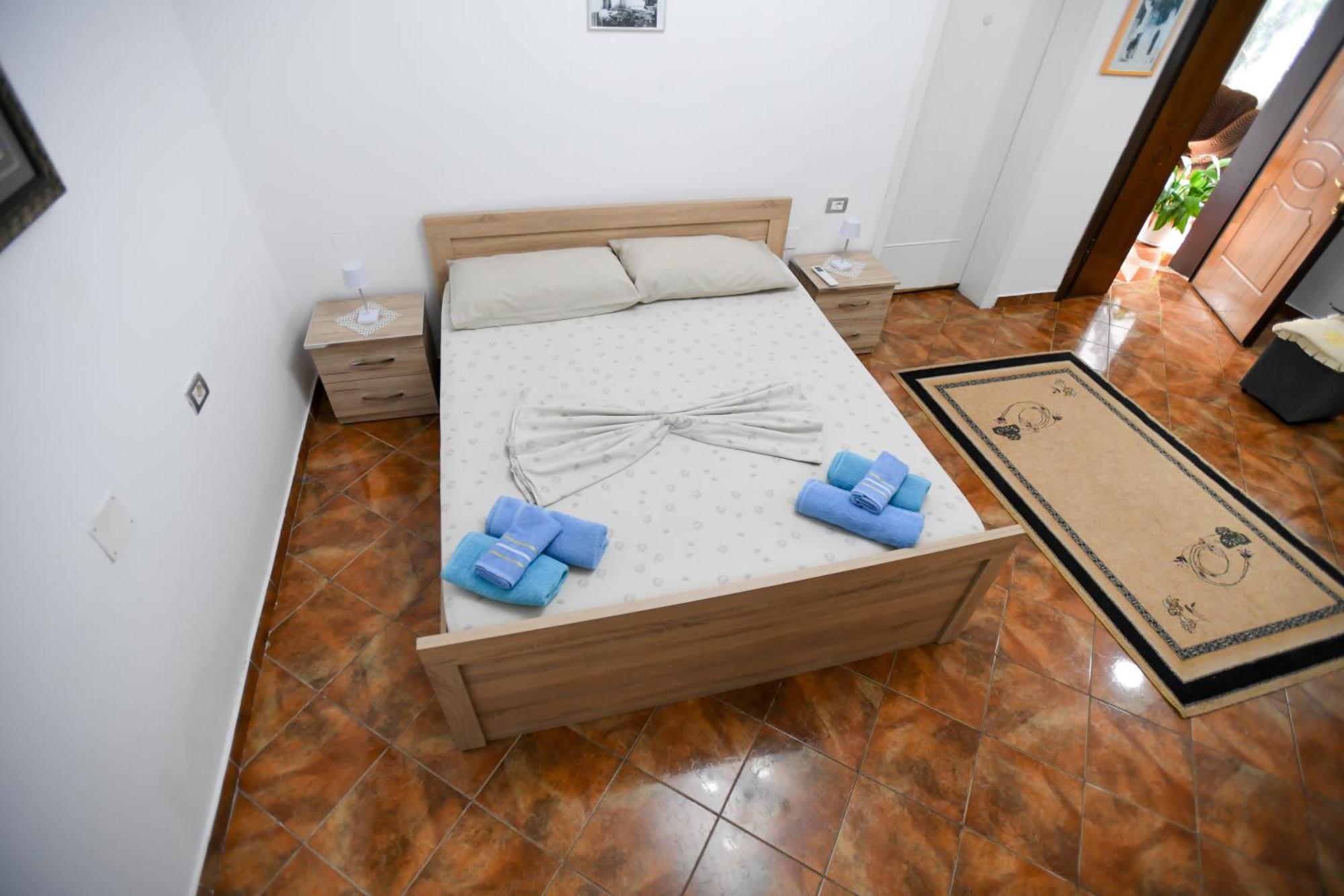 Ferienwohnung Gast Haus Bojaxhiu Berat Exterior foto