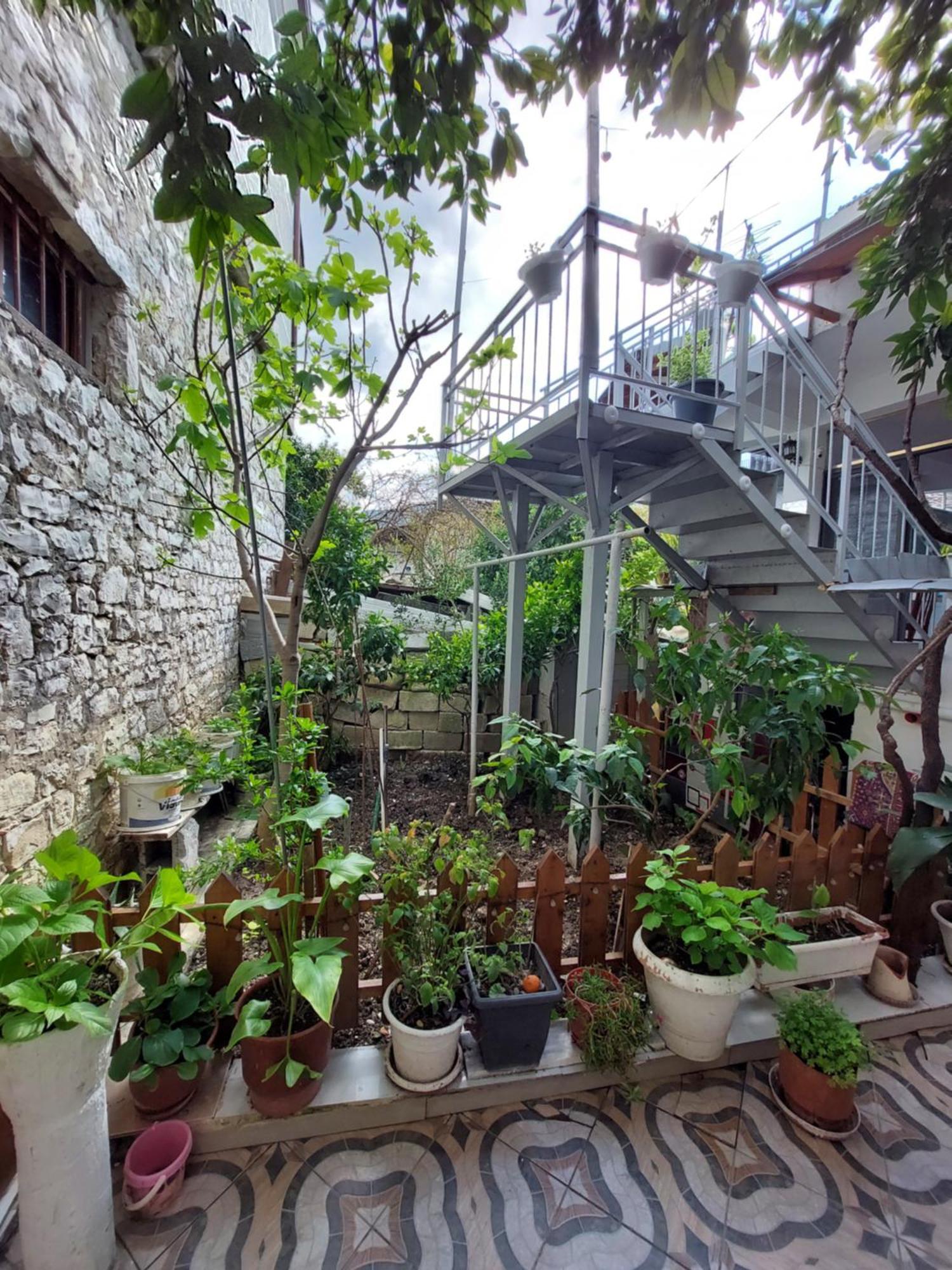 Ferienwohnung Gast Haus Bojaxhiu Berat Exterior foto
