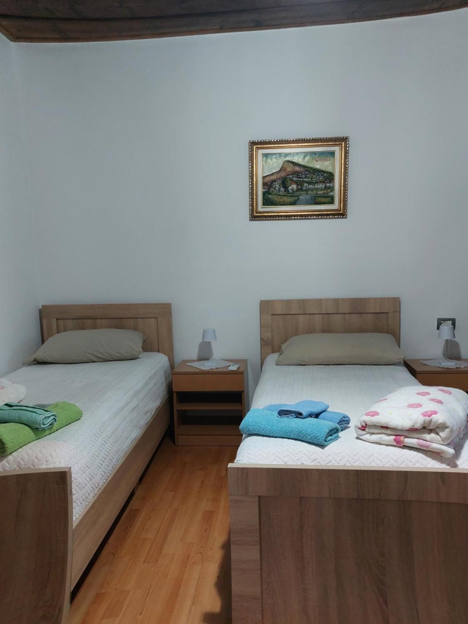 Ferienwohnung Gast Haus Bojaxhiu Berat Exterior foto