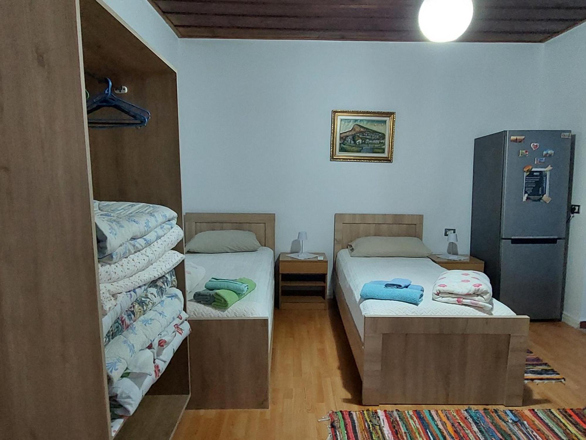 Ferienwohnung Gast Haus Bojaxhiu Berat Exterior foto